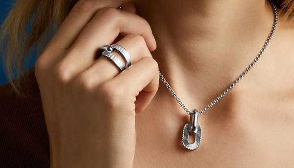 Où trouver le collier en argent parfait pour votre femme ?
